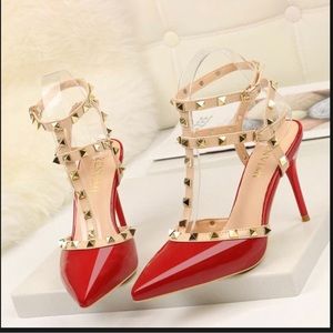 Fashion Rockstud patent leather pumps, color Red